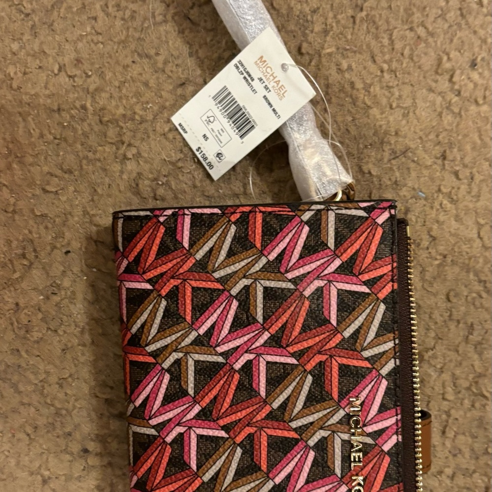 Michael Kors wallet/wristlet never used/no flaws. NWT